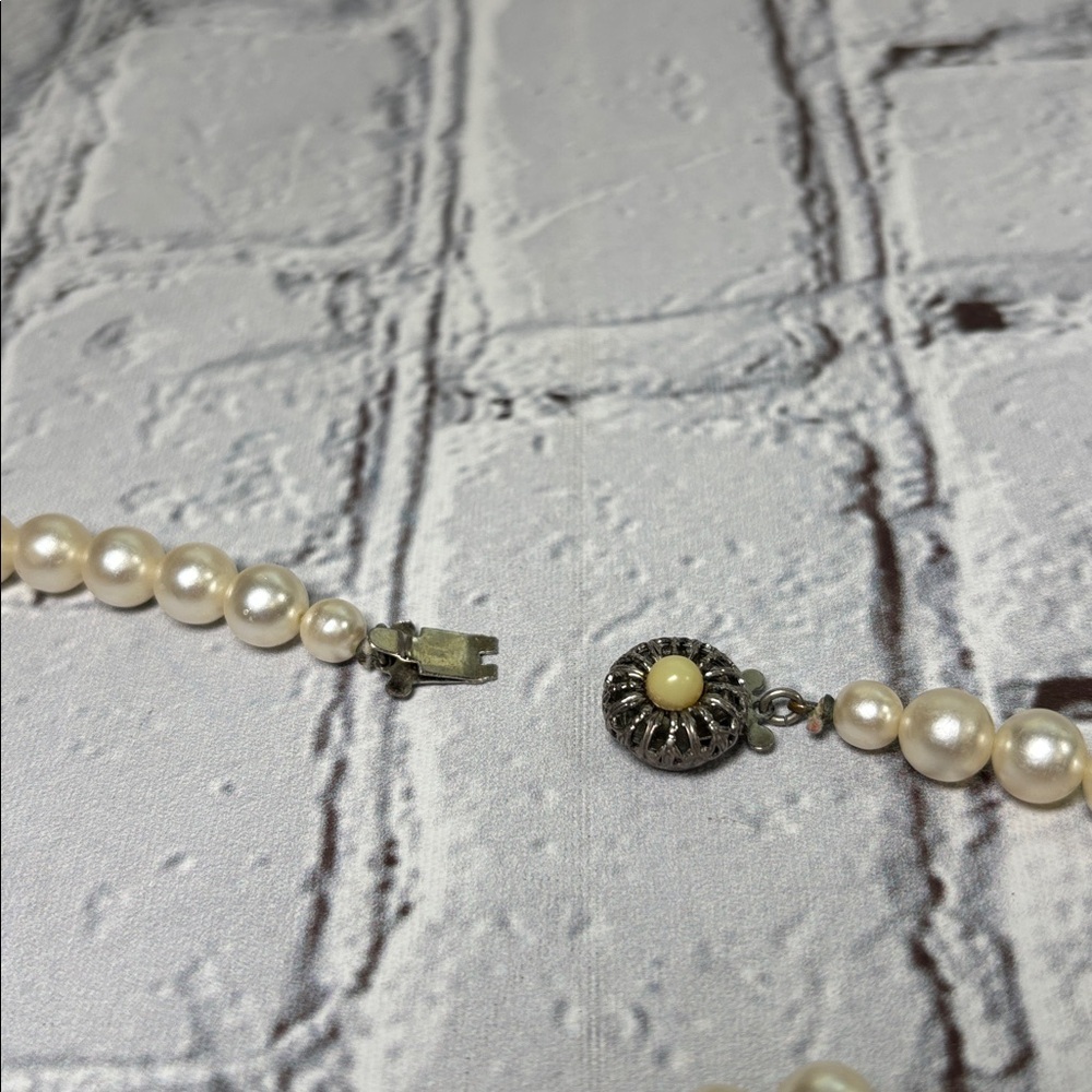 Sarah Coventry Faux Pearl Vintage 24 inch Necklace - Picture 5 of 9